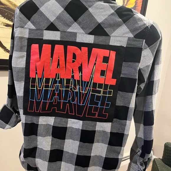 MARVEL COMIC UPCYCLED BLACK & GREY FLANNEL BUTTON SHIRT MEDIUM - Picture 2 of 9